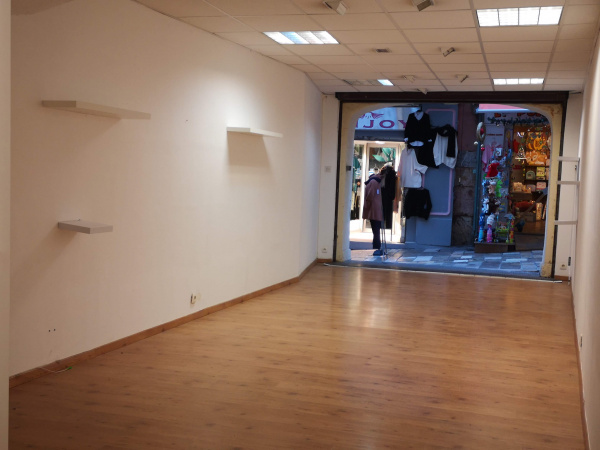 Location Immobilier Professionnel Local commercial Hyères 83400