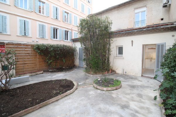 Offres de location Rez de jardin Hyères 83400